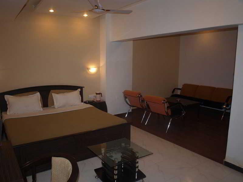 Hotel Maan Residency Ahmedabad Exterior foto